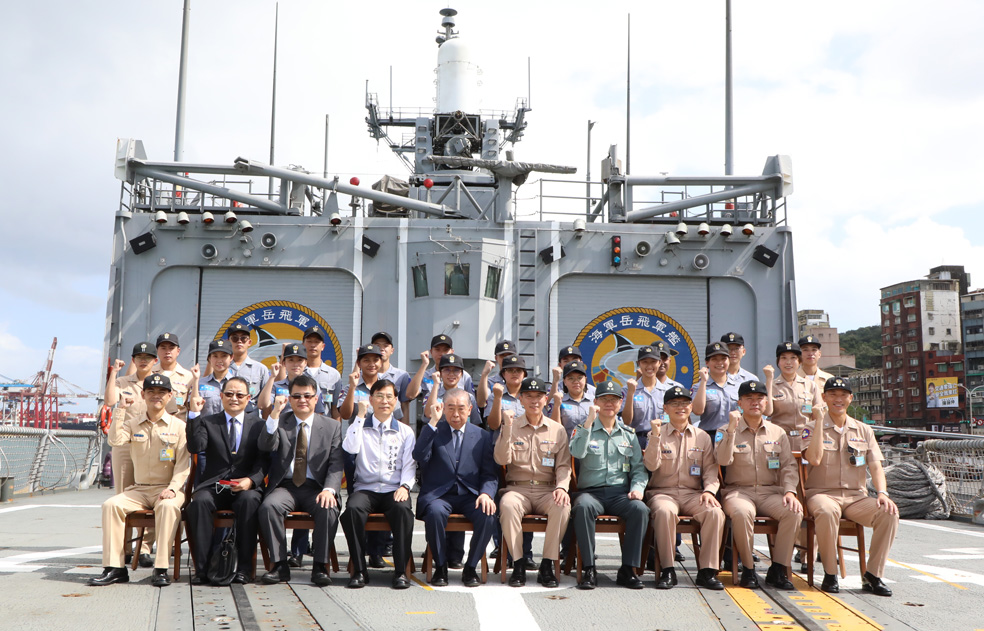 榮譽理事長慰問131艦隊