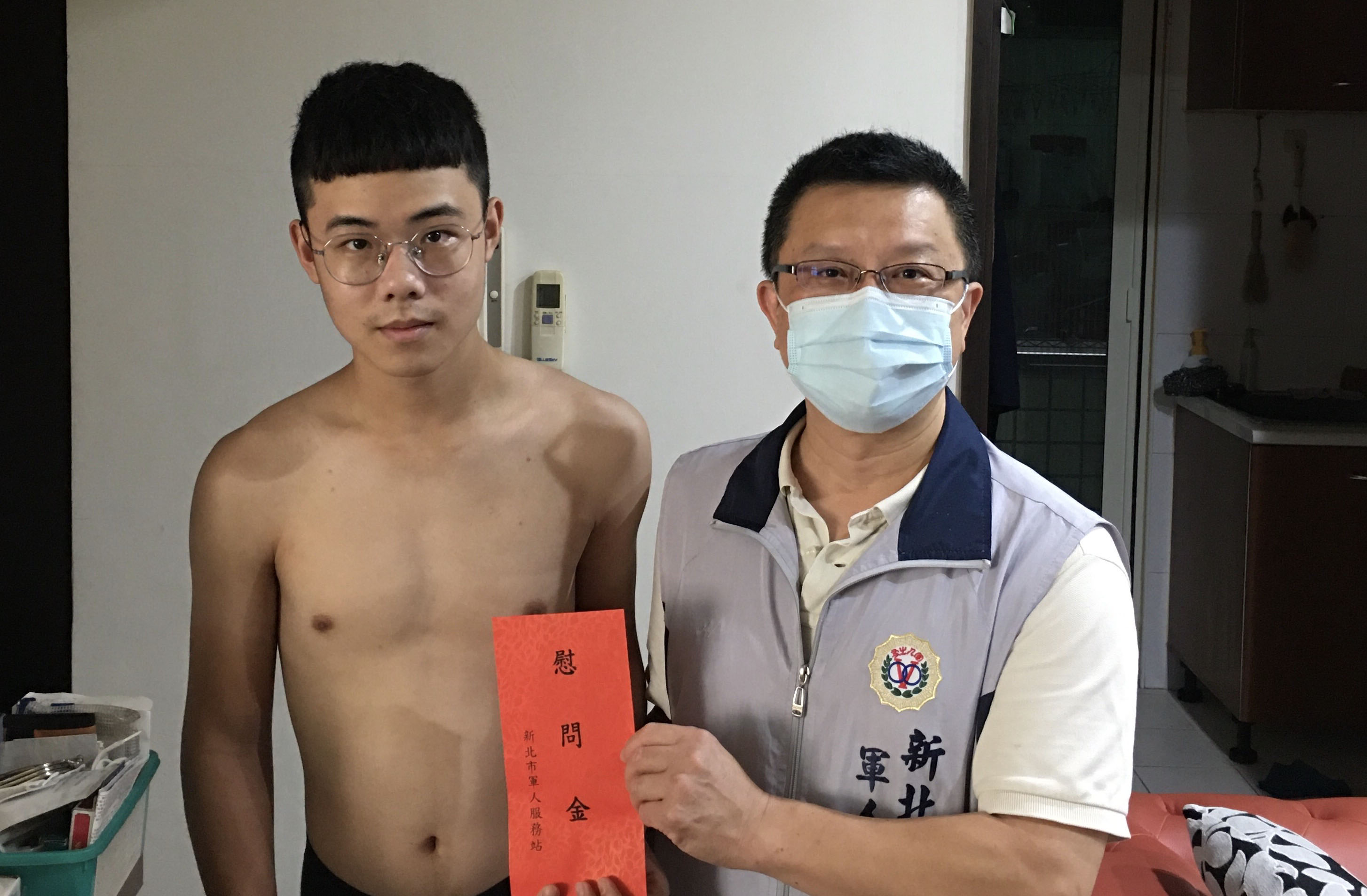 1101006新北慰問受傷官兵