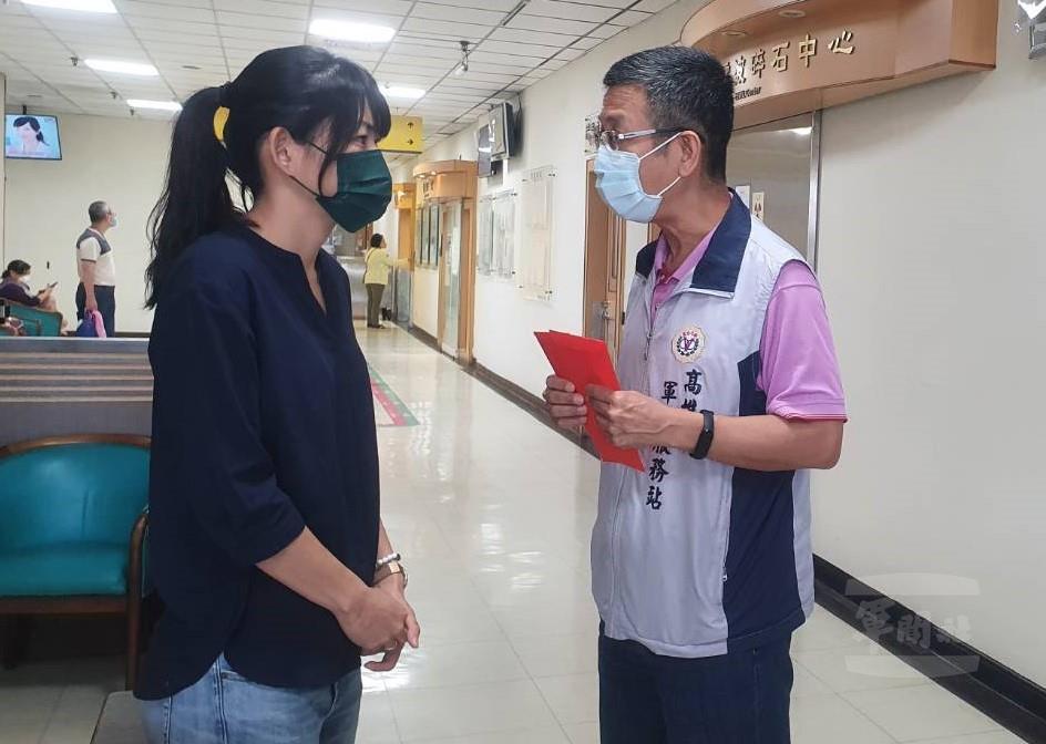 慰問反潛機官兵
