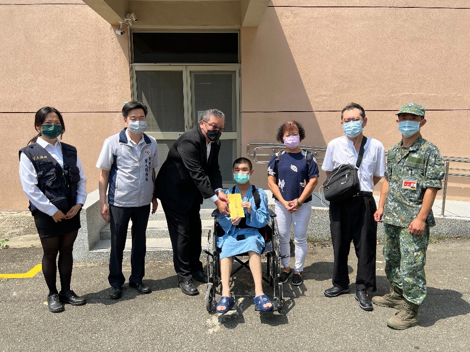 慰問成功嶺士兵