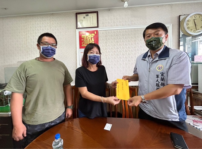 慰問蘇澳喪父士兵