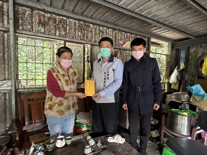 慰問喪父士兵